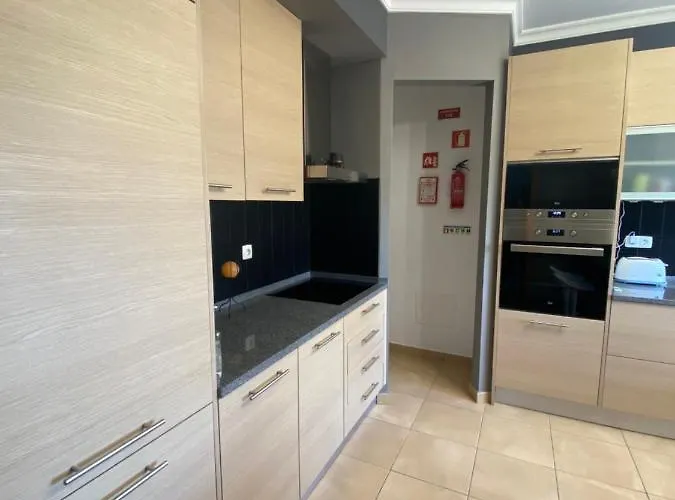 Luca * Αλμπουφέιρα